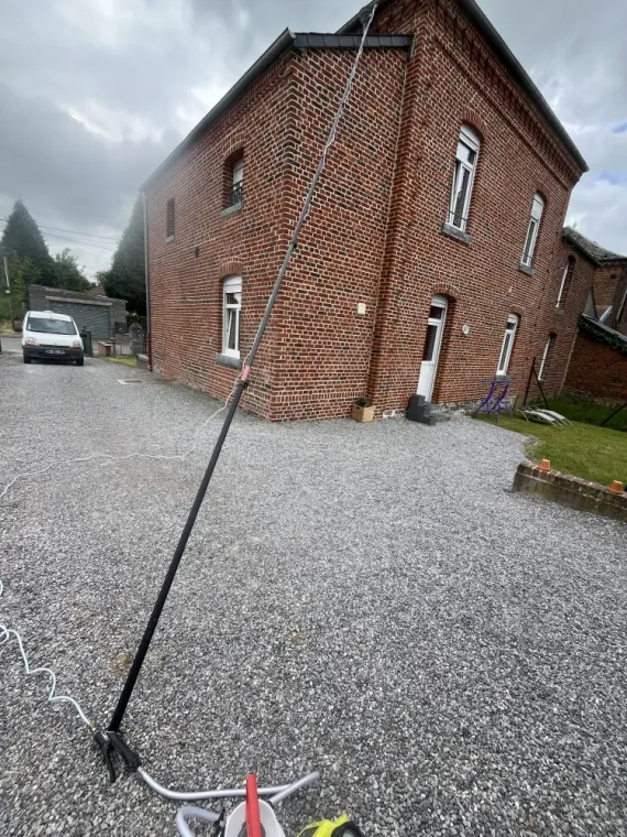 Intervention à Sars-Poteries – Destruction d'un nid de guêpes en hauteur, Maubeuge, Destru Nuisibles